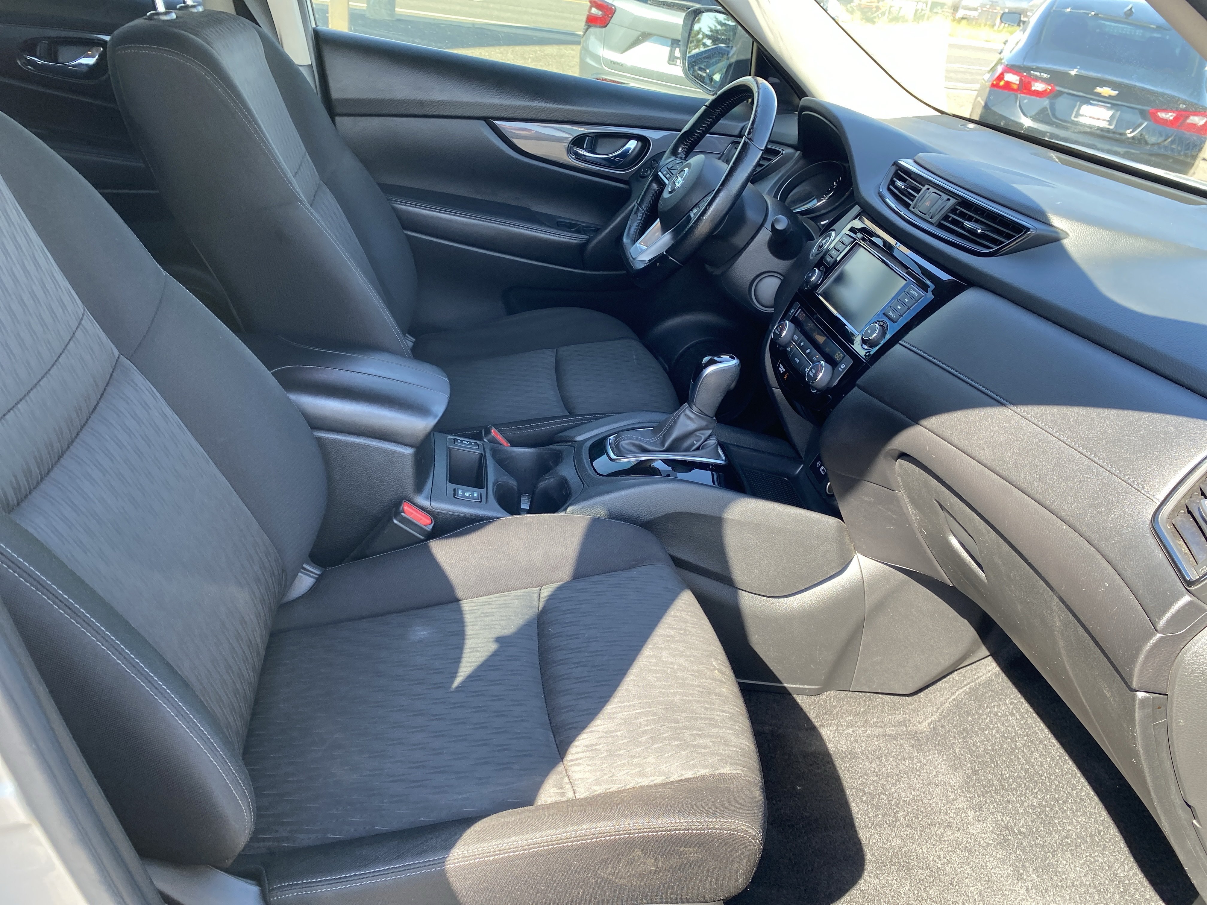 Used 2020 Nissan Rogue SV FWD image 29