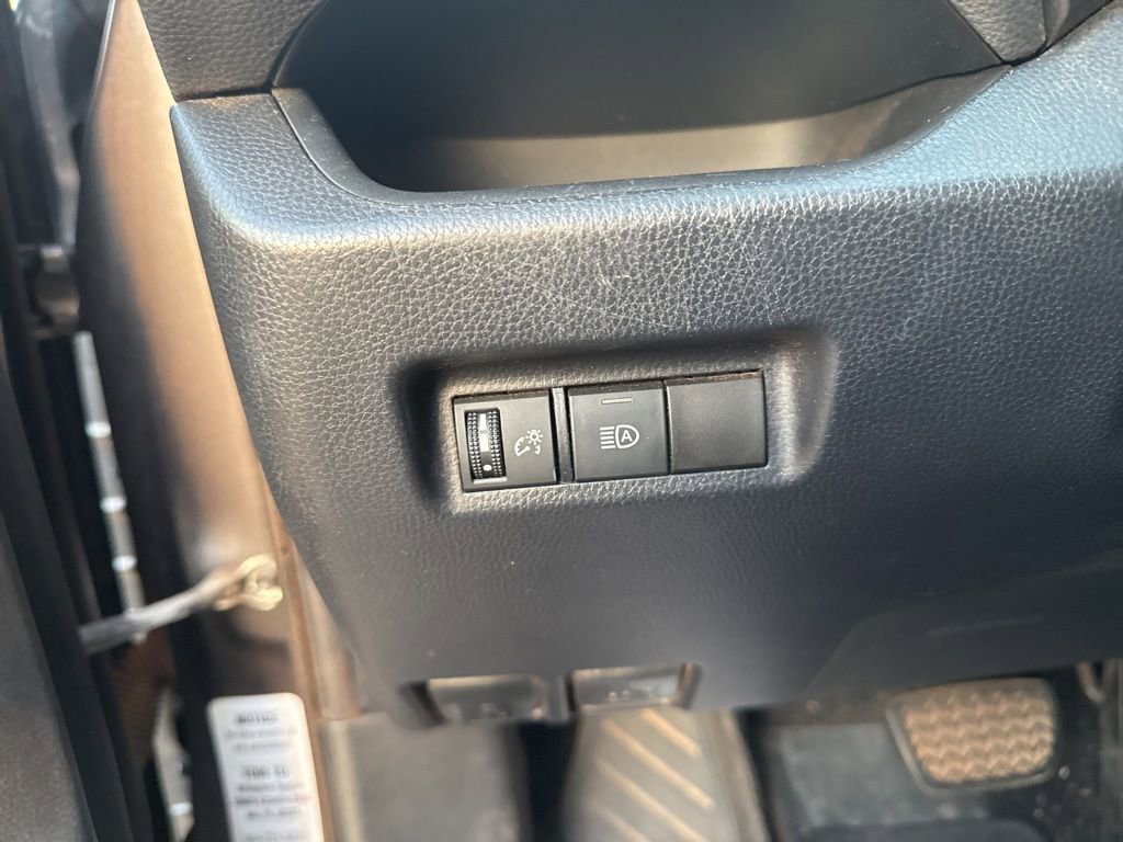 Used 2020 Toyota RAV4 LE image 12