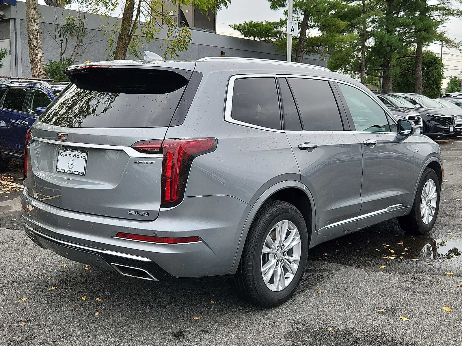 Used 2024 Cadillac XT6 Luxury w/ LPO, Floor Liner Package AWD/4WD image 6