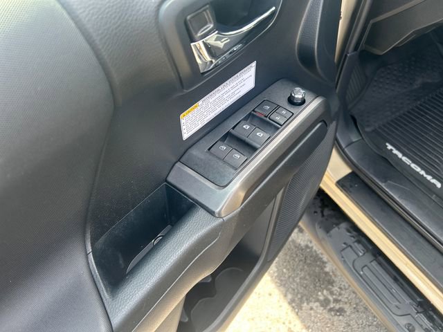 Used 2018 Toyota Tacoma TRD Off-Road image 11