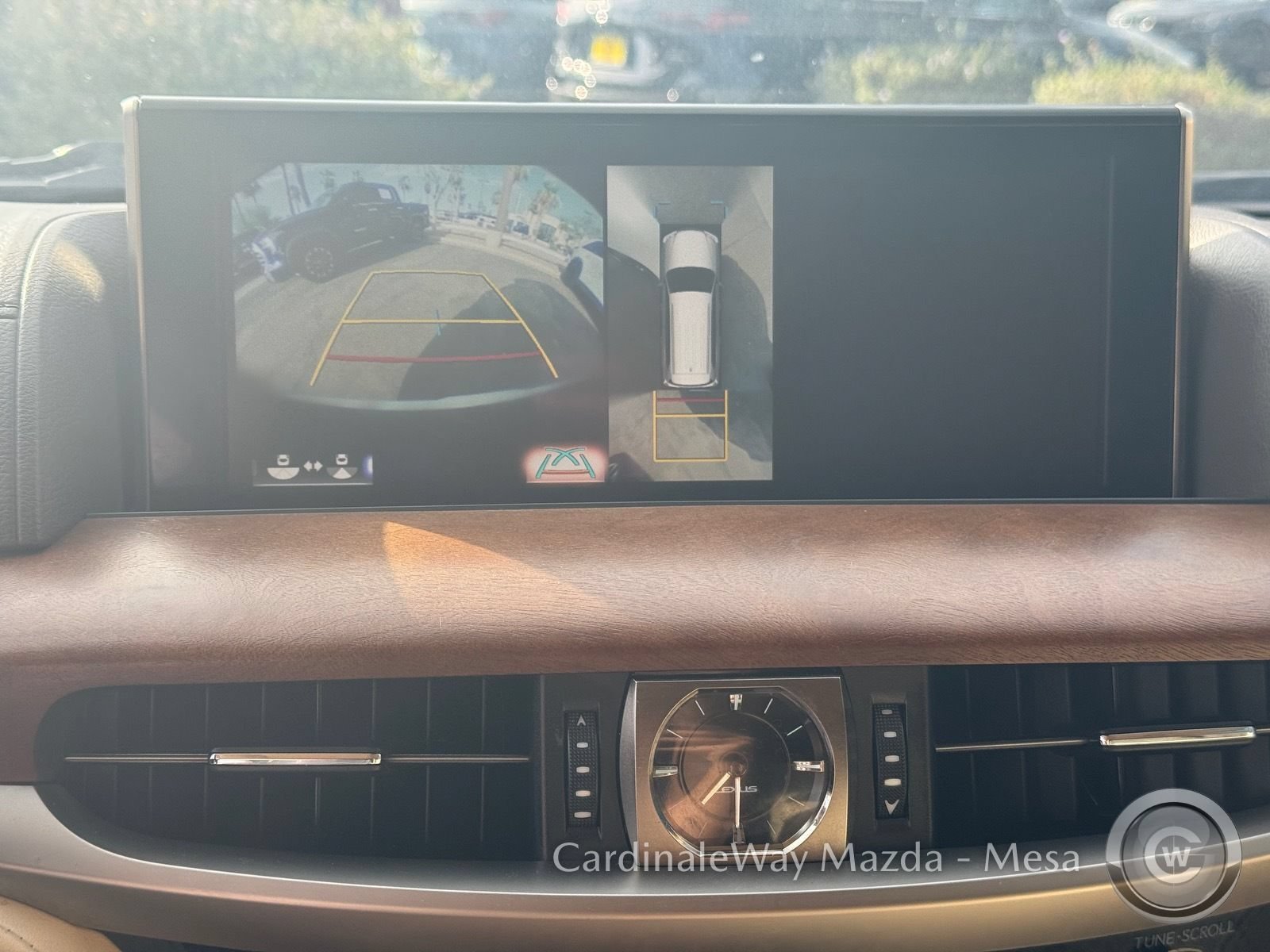 Used 2021 Lexus LX 570 4WD w/ Luxury Package image 24