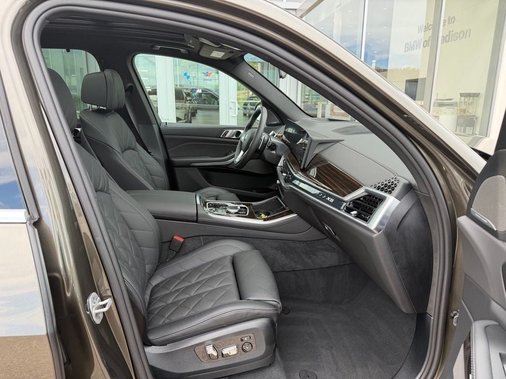 Used 2026 BMW X5 xDrive50e AWD/4WD image 17