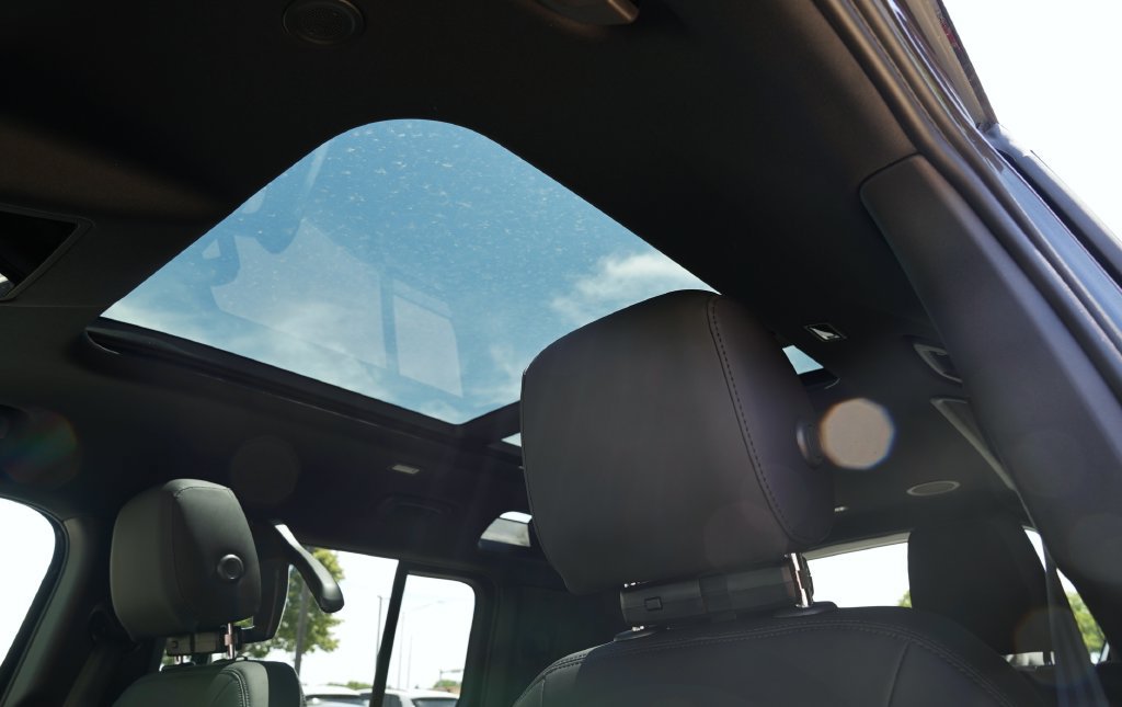 New 2026 Land Rover Defender 110 X-Dynamic SE AWD/4WD image 13