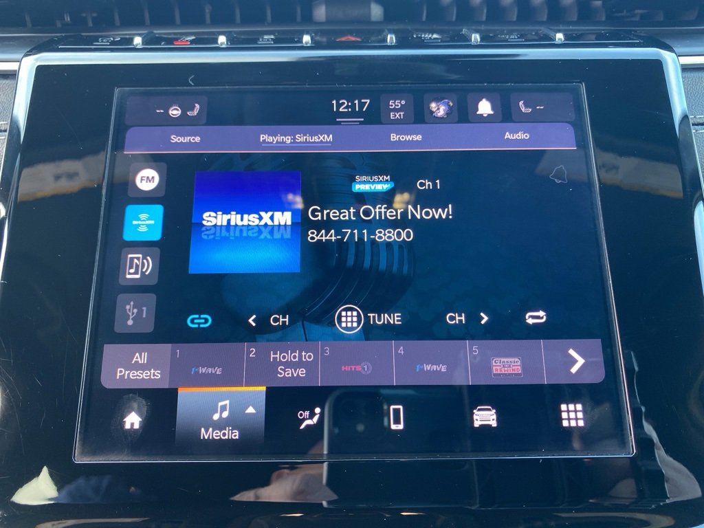 Used 2023 Jeep Grand Cherokee Altitude image 34