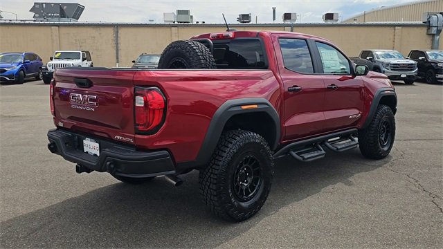 Used 2026 GMC Canyon AT4X w/ AT4X AEV Edition image 8