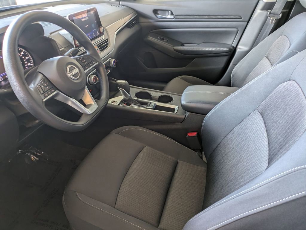 Used 2025 Nissan Altima 2.5 SV FWD image 21