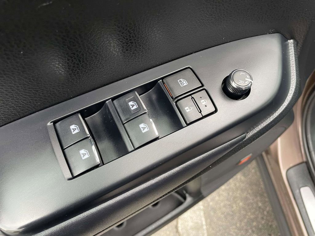 Used 2019 Toyota Highlander Limited FWD image 27