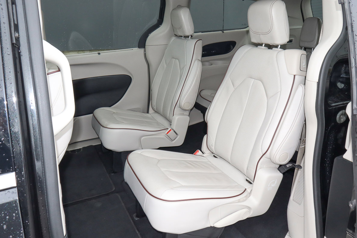 Used 2020 Chrysler Pacifica Limited image 8