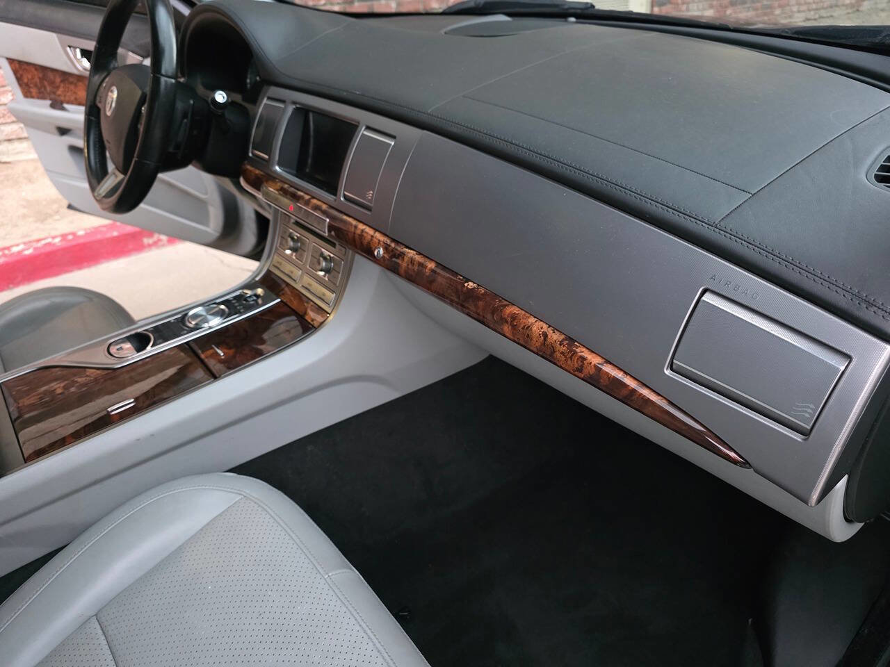 Used 2011 Jaguar XF Portfolio image 20