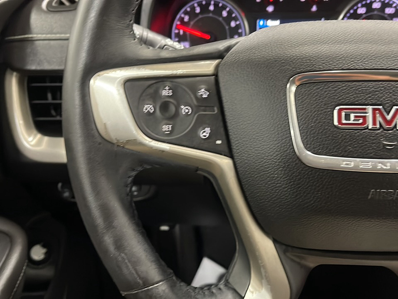 Used 2018 GMC Terrain Denali w/ LPO, 'HIT The Road' Package FWD image 6