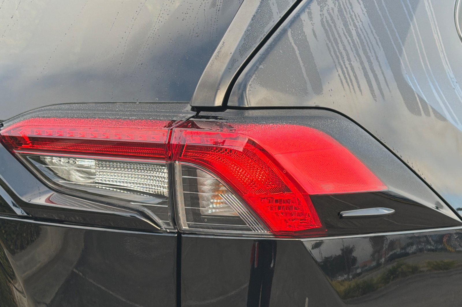 Used 2025 Toyota RAV4 LE AWD/4WD image 39