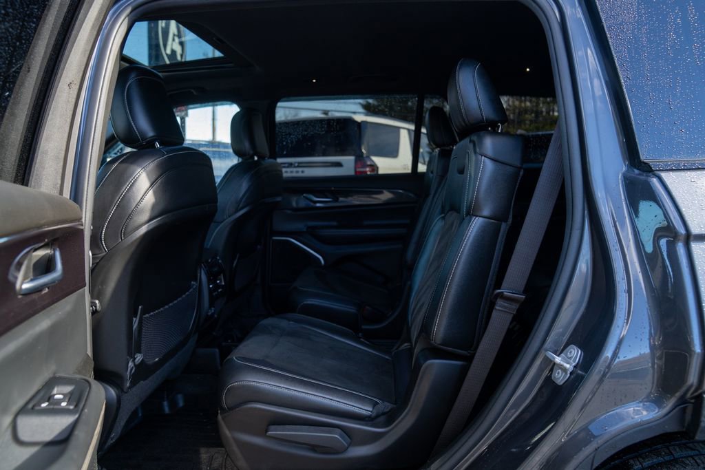 Used 2021 Jeep Grand Cherokee L Laredo image 17