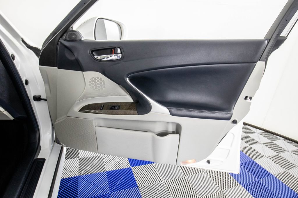 Used 2011 Lexus IS 250 w/ Premium Pkg Value Edition RWD image 13