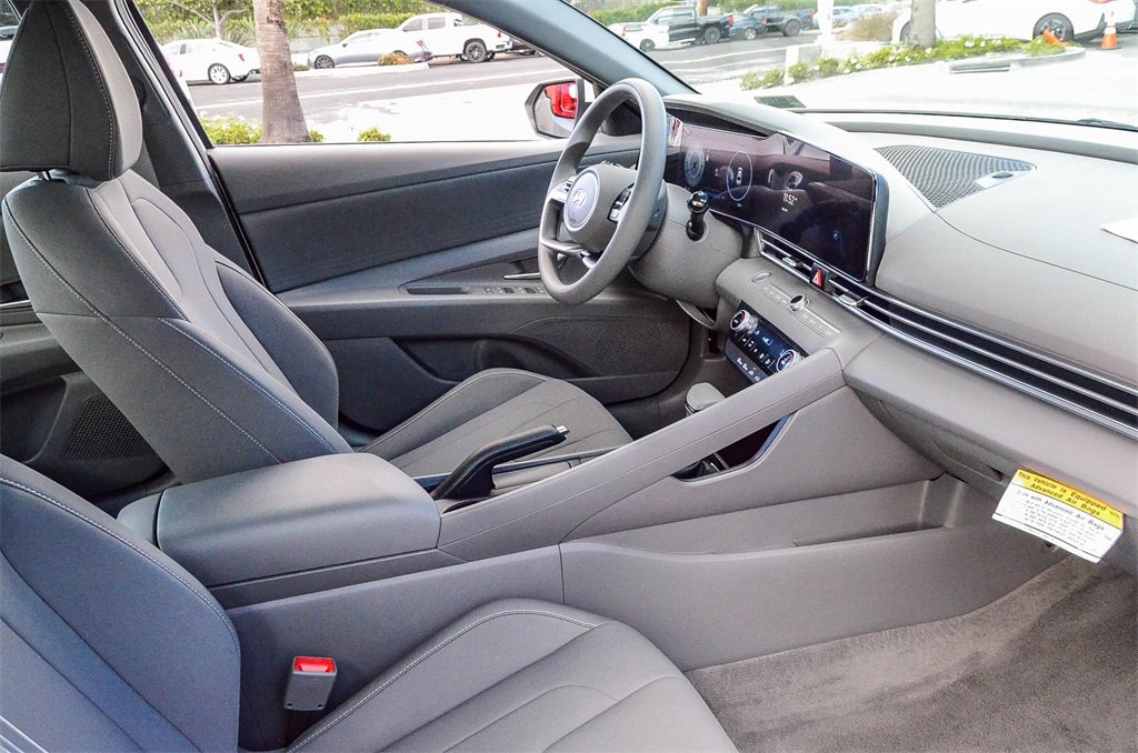 Certified 2024 Hyundai Elantra SEL image 17