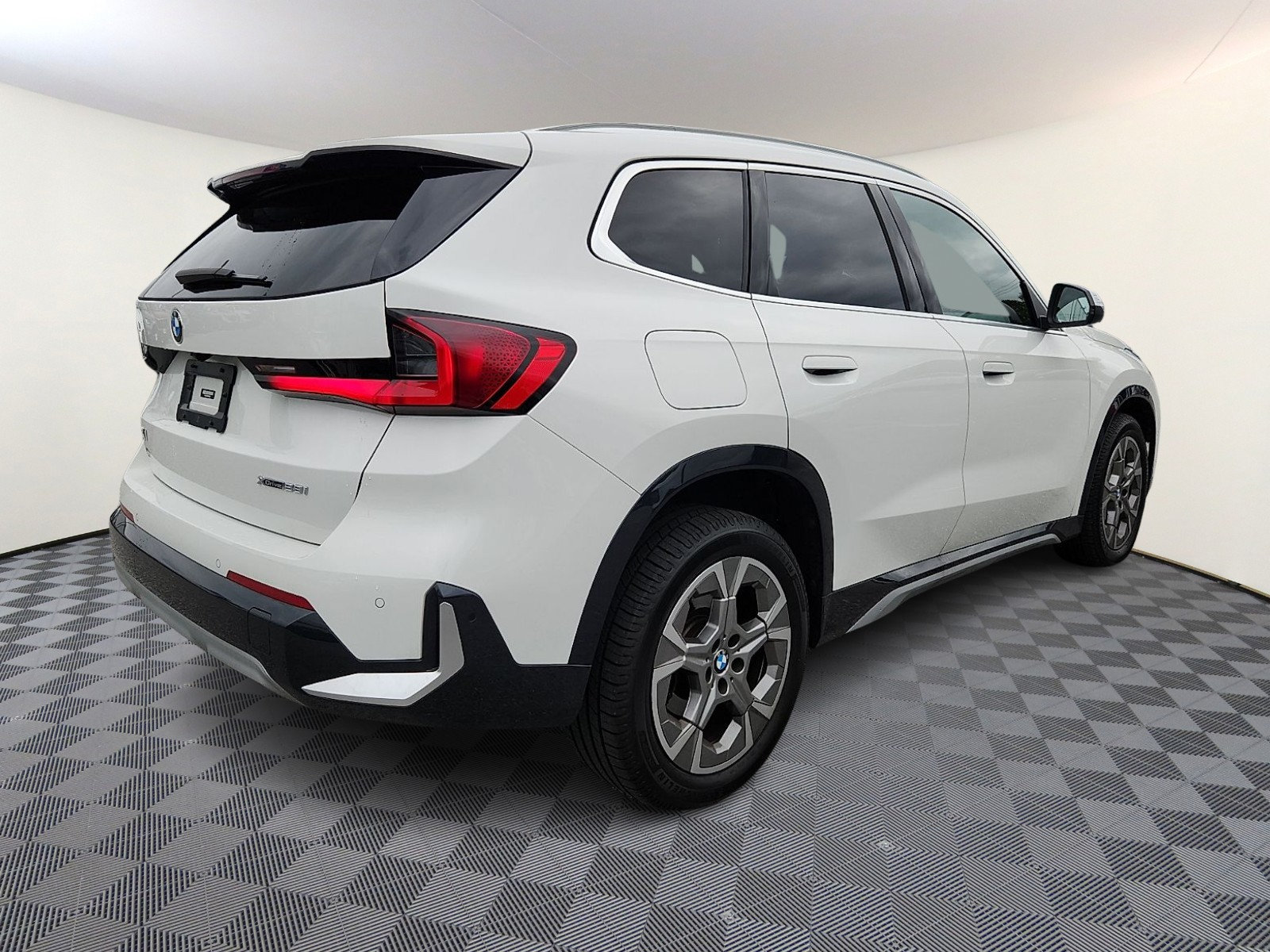 Used 2023 BMW X1 xDrive28i w/ Premium Package AWD/4WD image 6