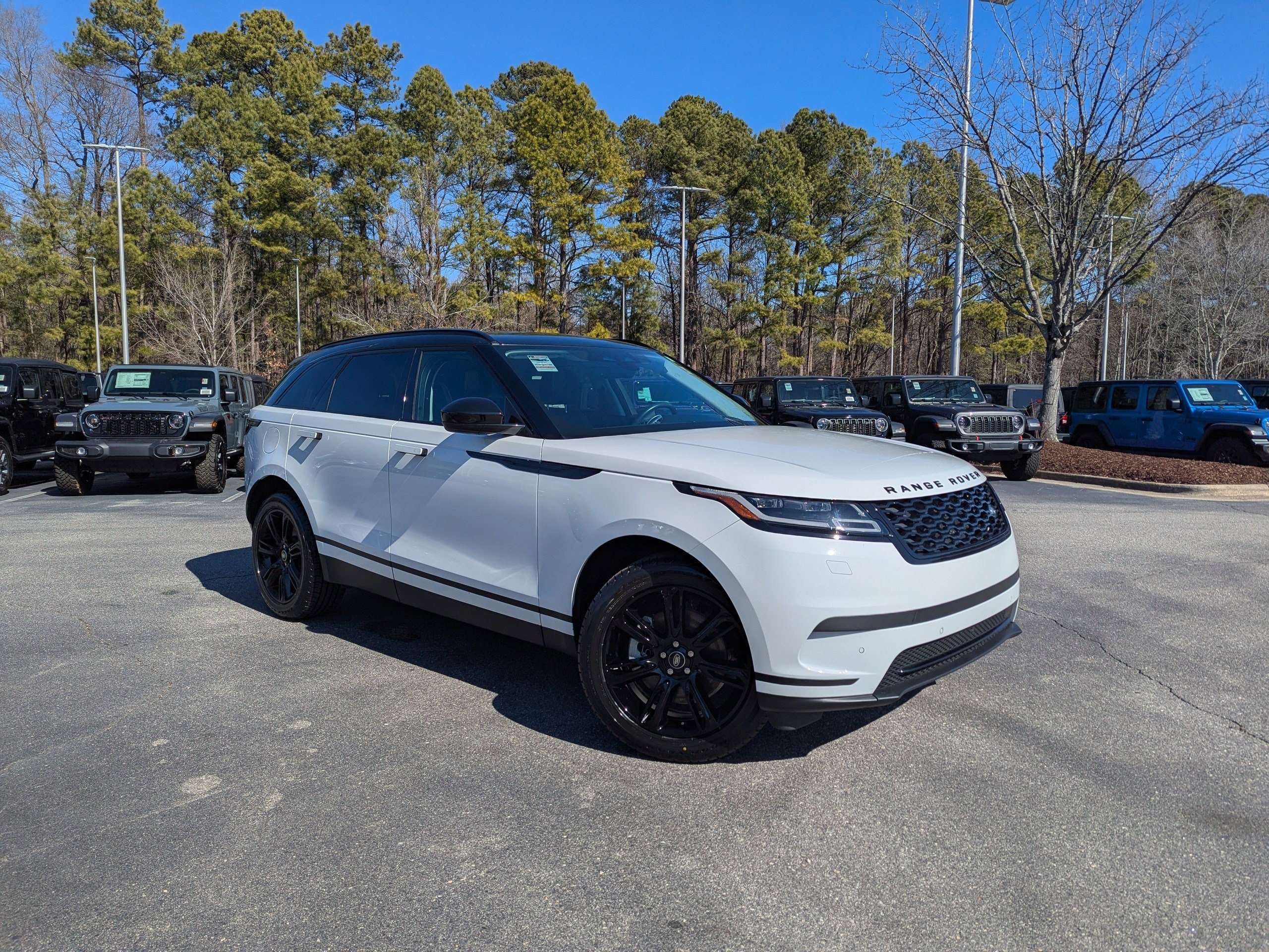 Used 2022 Land Rover Range Rover Velar S image 3