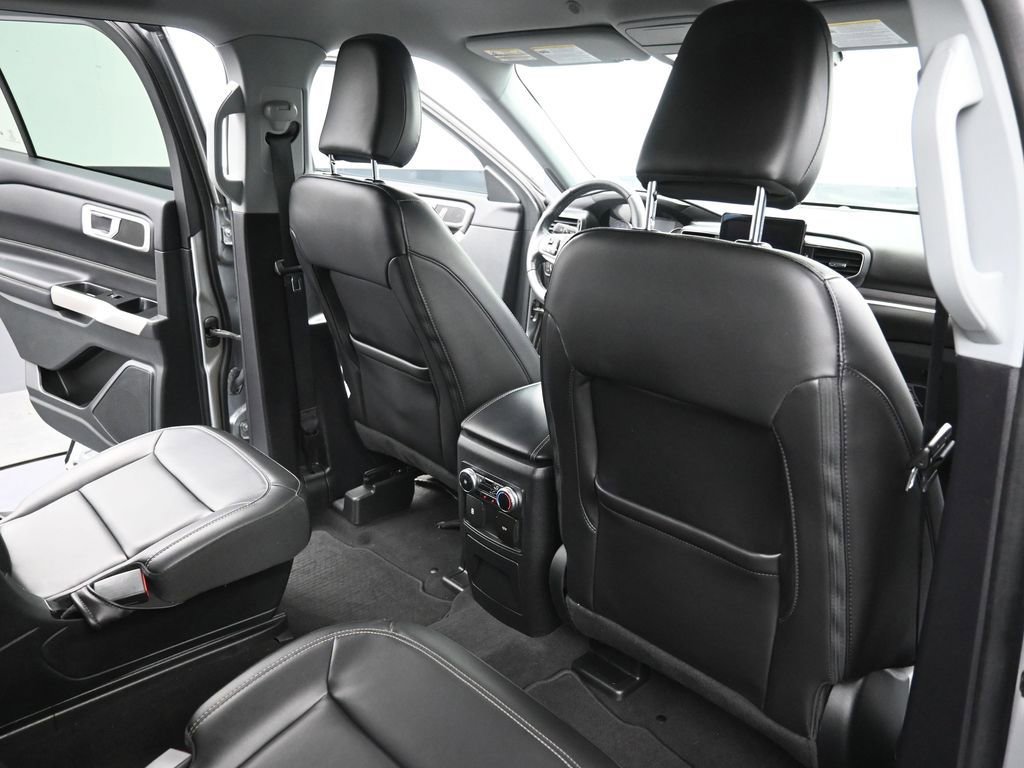 Used 2022 Ford Explorer XLT w/ Equipment Group 202A image 12