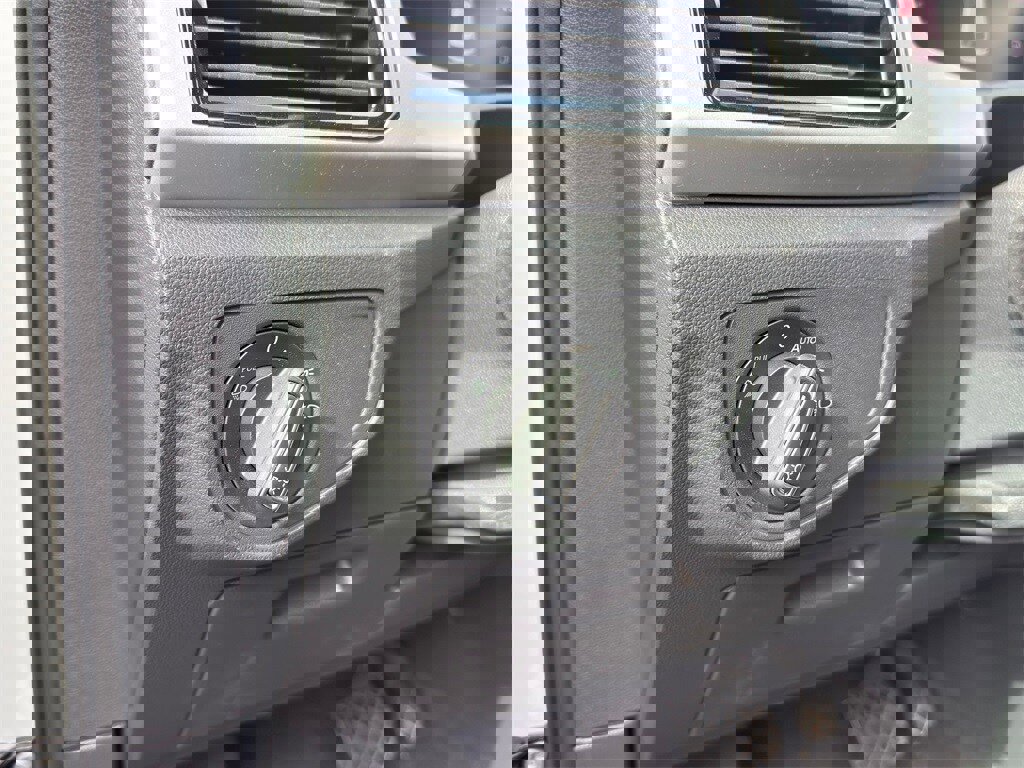 Used 2023 Volkswagen Atlas Cross Sport SE w/ Panoramic Sunroof Package image 16