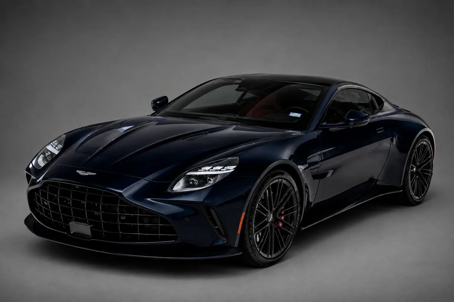 Used 2025 Aston Martin V8 Vantage Coupe RWD image 2