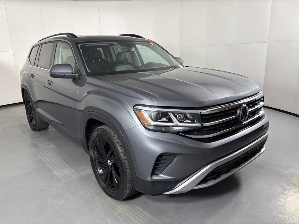 Used 2023 Volkswagen Atlas SE w/ Panoramic Sunroof Package FWD image 2