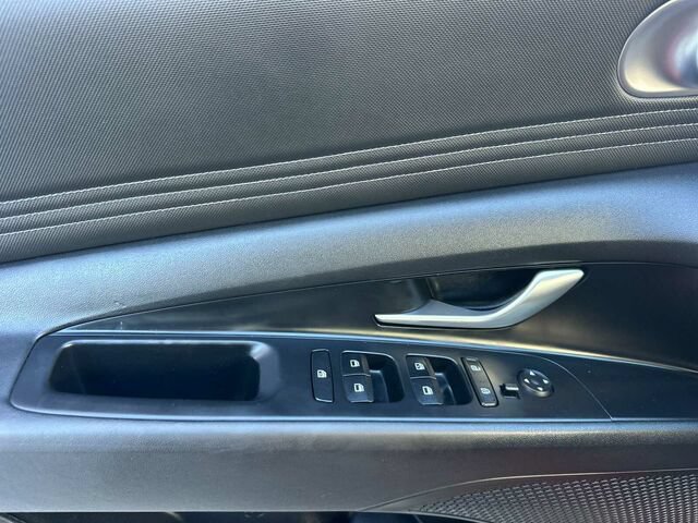 Used 2023 Hyundai Elantra Limited FWD image 11