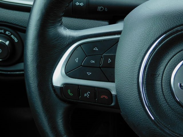 Used 2023 Jeep Renegade Latitude w/ Premium Group image 18