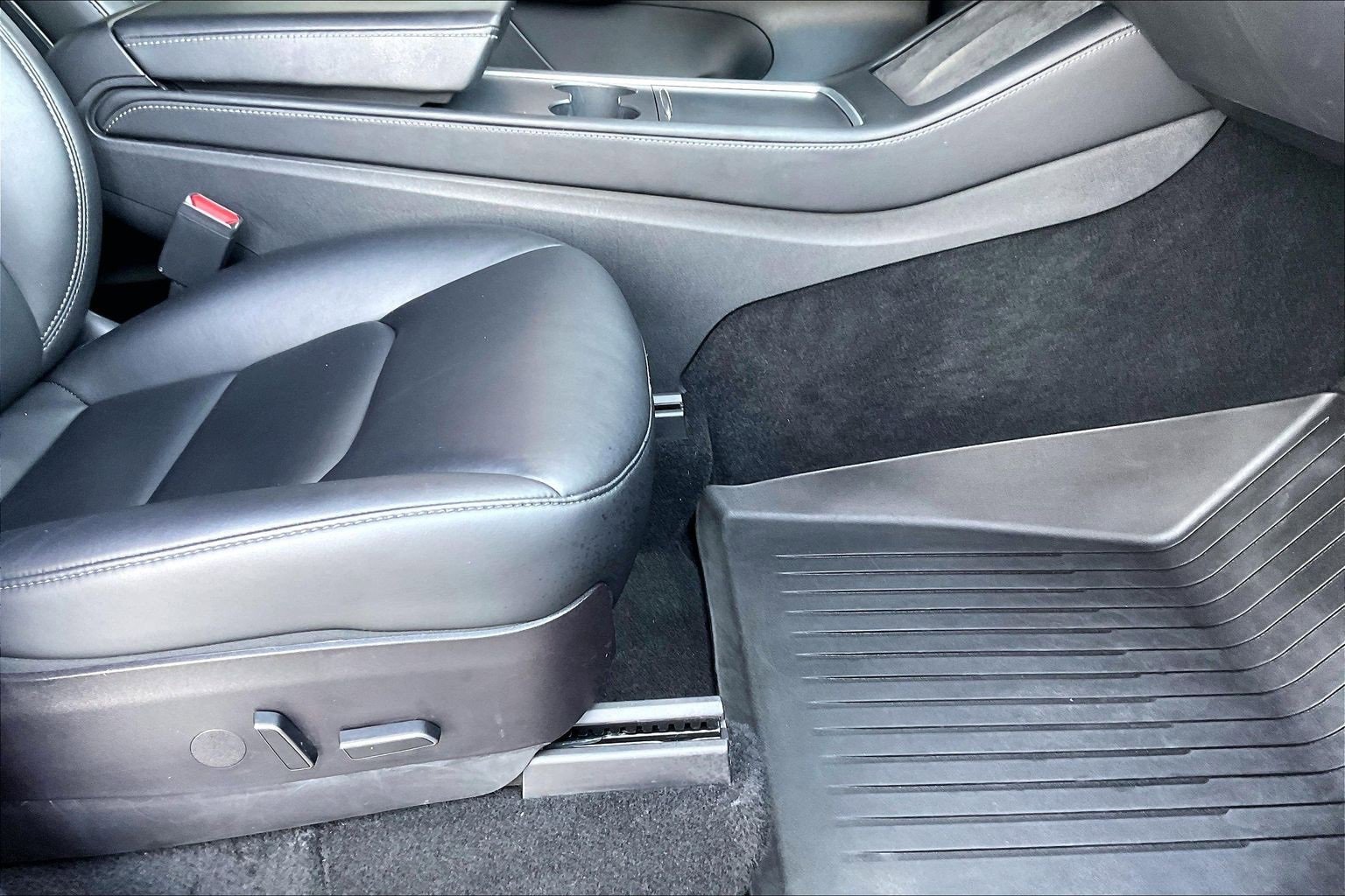 Used 2022 Tesla Model Y Long Range image 22