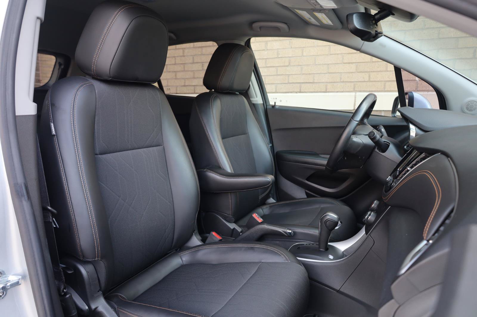 Used 2021 Chevrolet Trax LT w/ LT Convenience Package FWD image 30