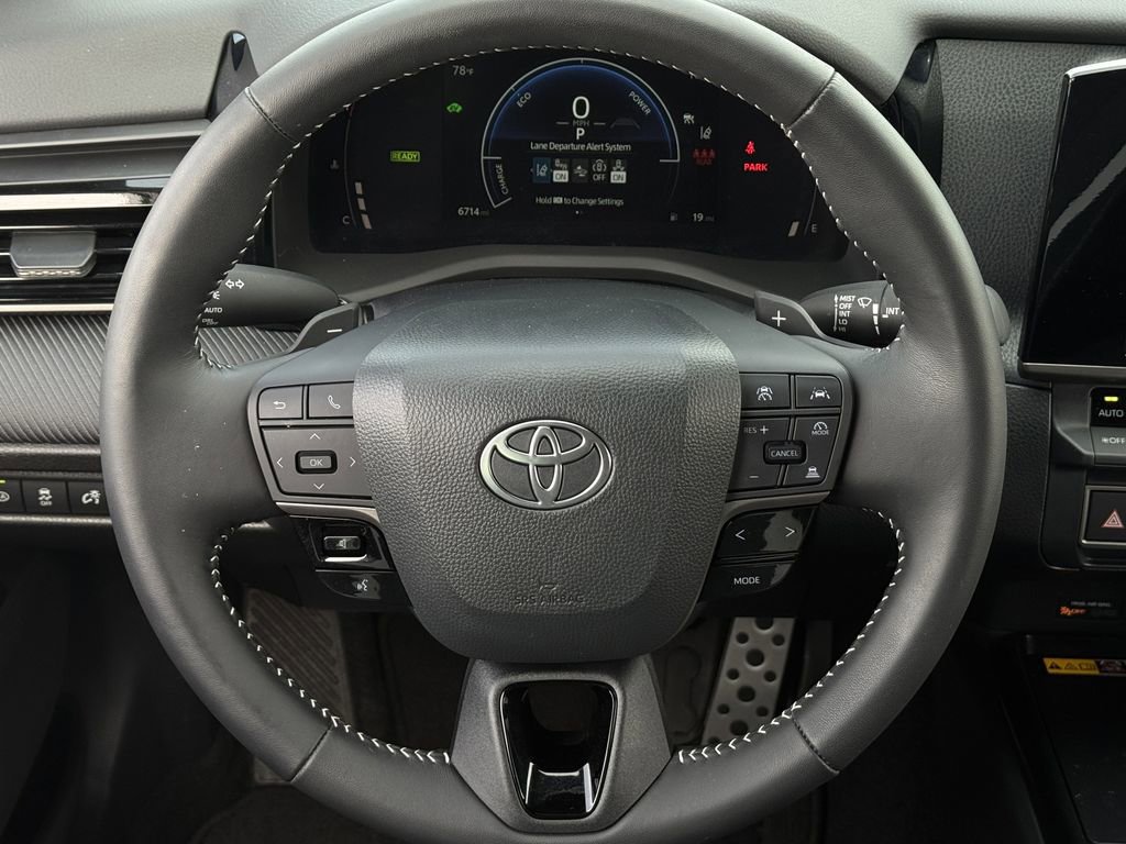 Used 2025 Toyota Camry SE FWD image 14