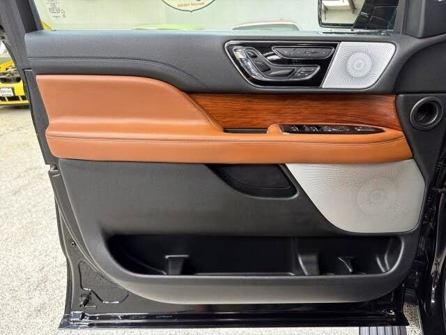 Used 2019 Lincoln Navigator L Reserve AWD/4WD image 17
