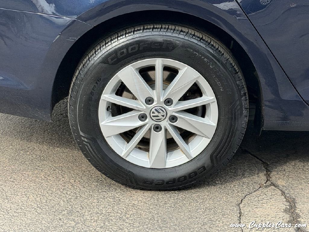 Used 2016 Volkswagen Golf S image 42