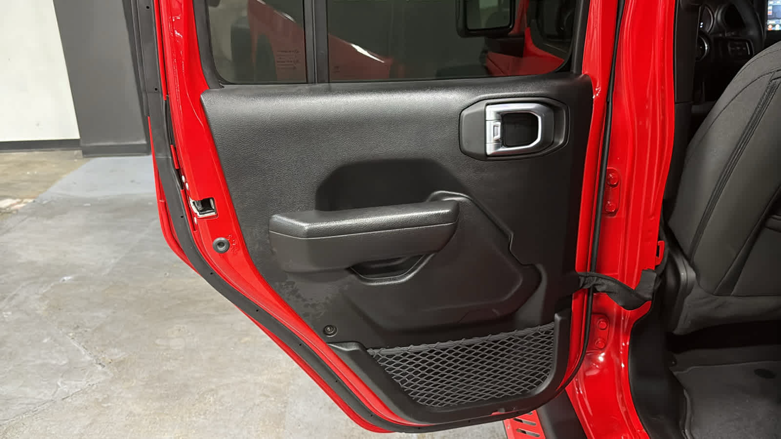 Used 2023 Jeep Wrangler Unlimited Sport AWD/4WD image 25