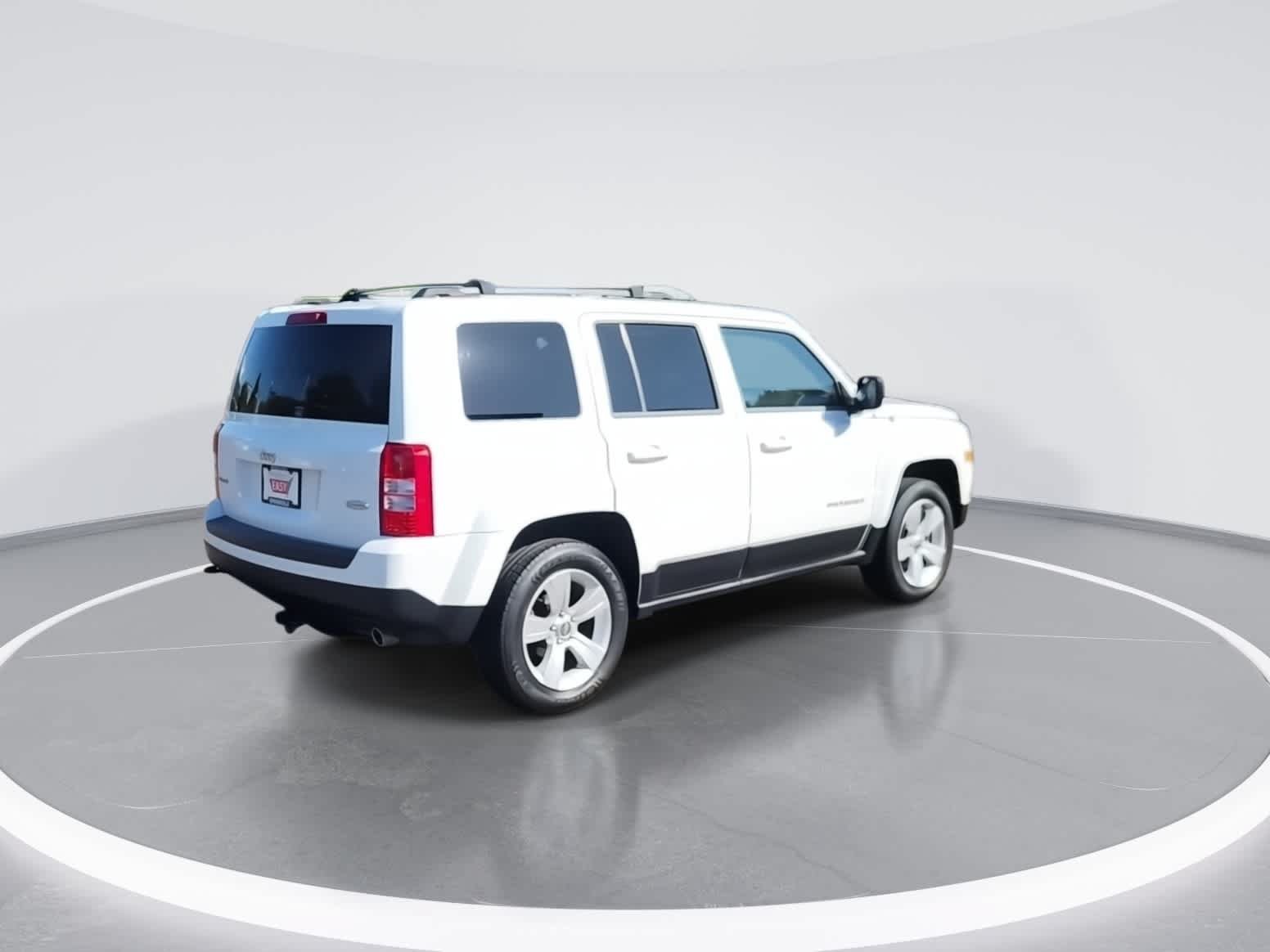 Used 2014 Jeep Patriot Latitude AWD/4WD image 8