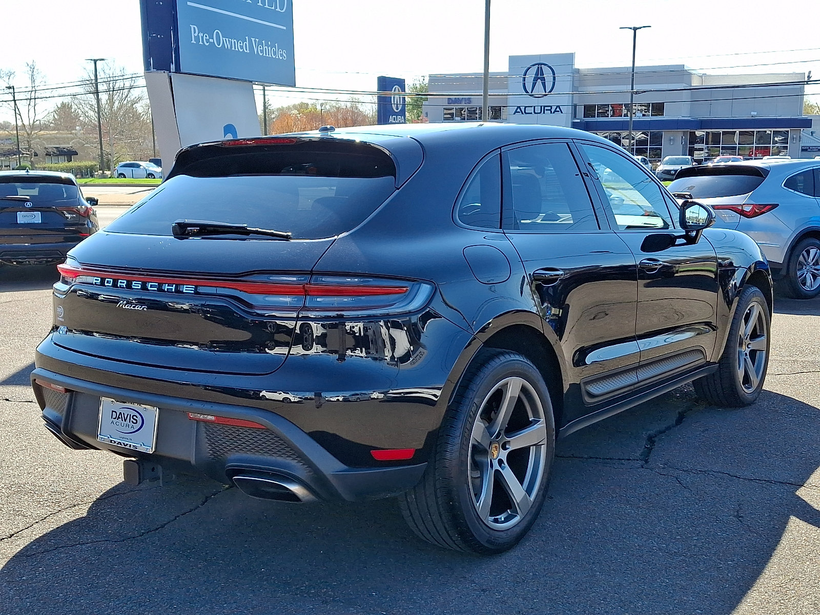Used 2025 Porsche Macan image 4