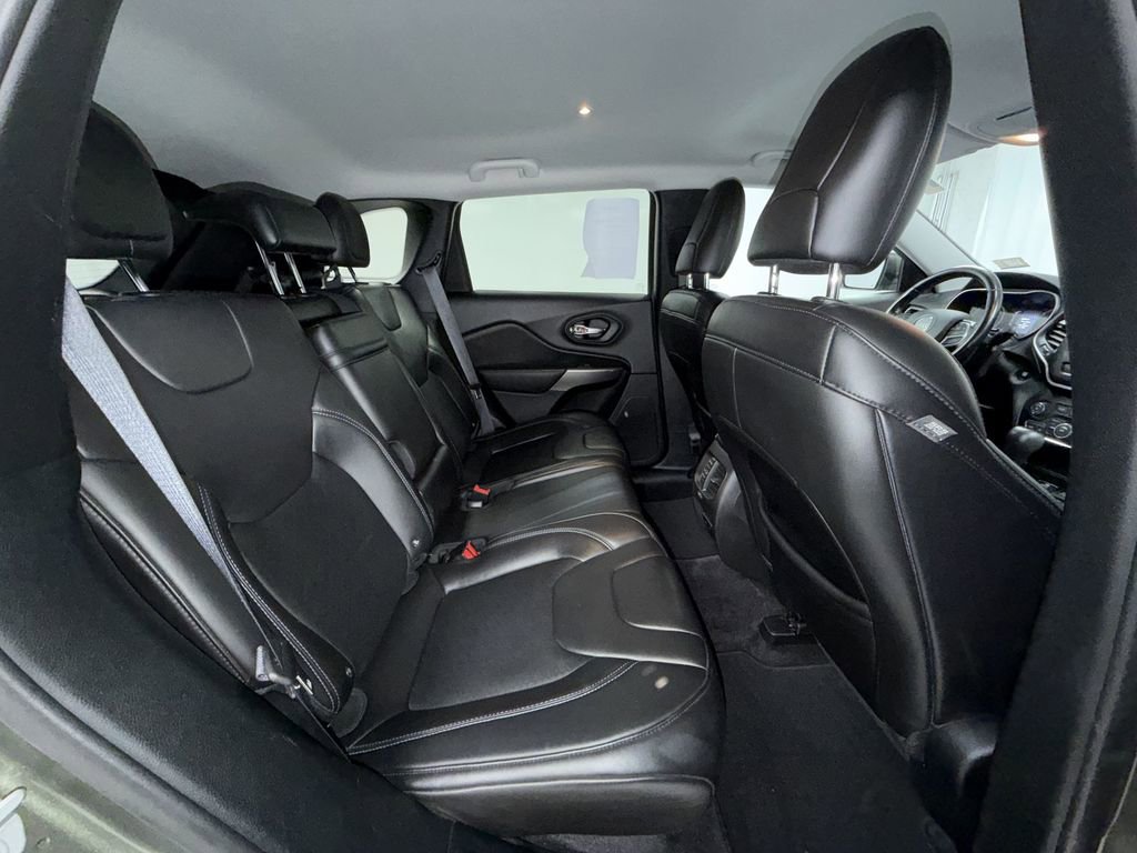 Used 2019 Jeep Cherokee Latitude Plus image 19