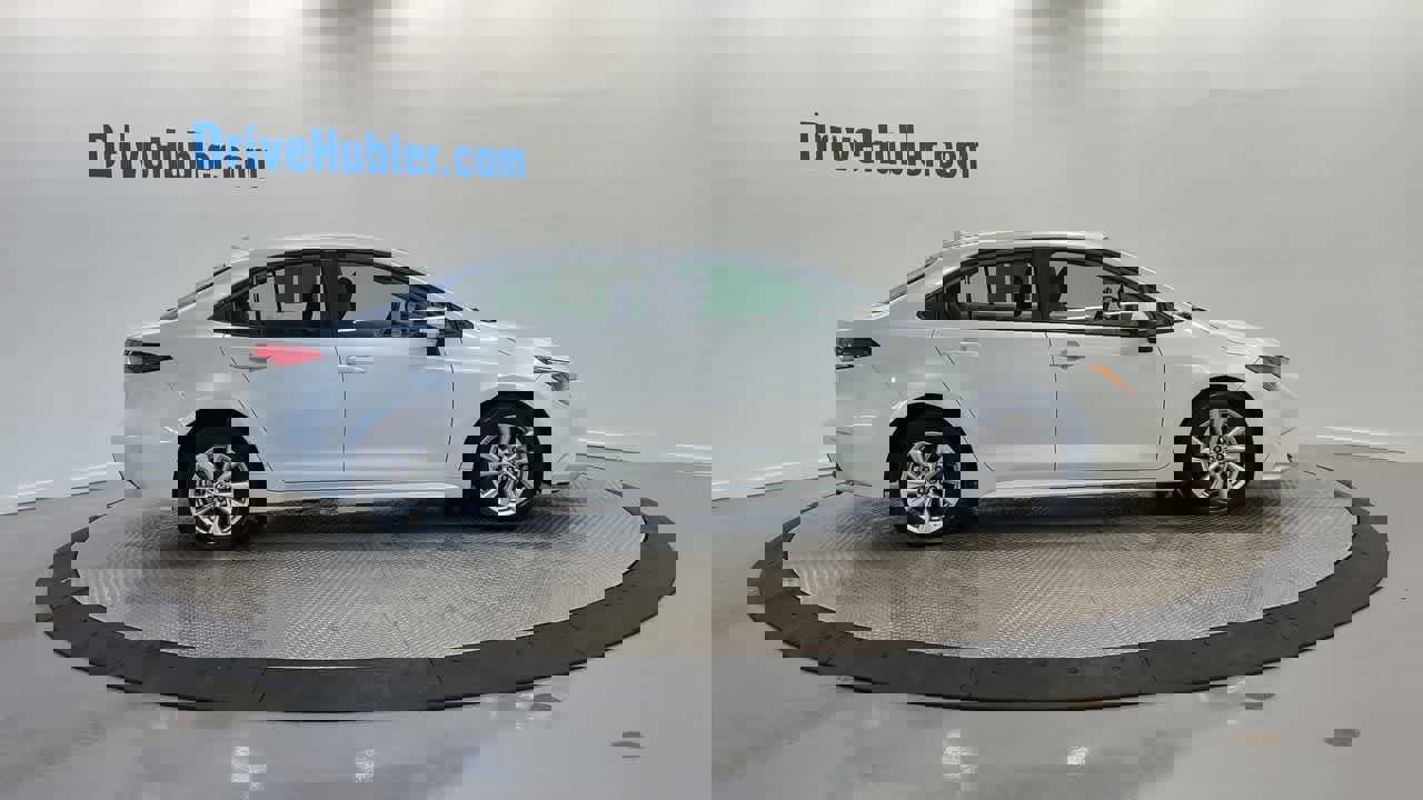 Used 2024 Toyota Corolla LE w/ LE Convenience Package image 3