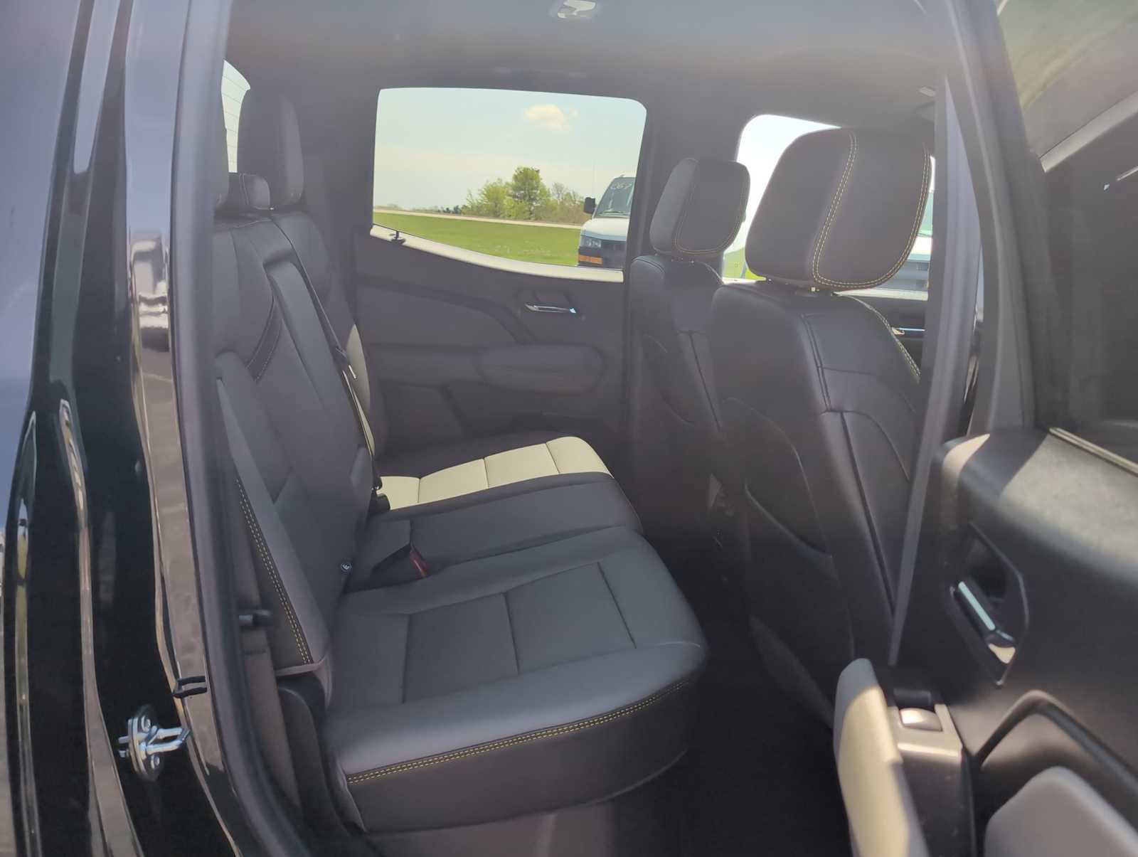 New 2026 Chevrolet Colorado ZR2 w/ Technology Package AWD/4WD image 26