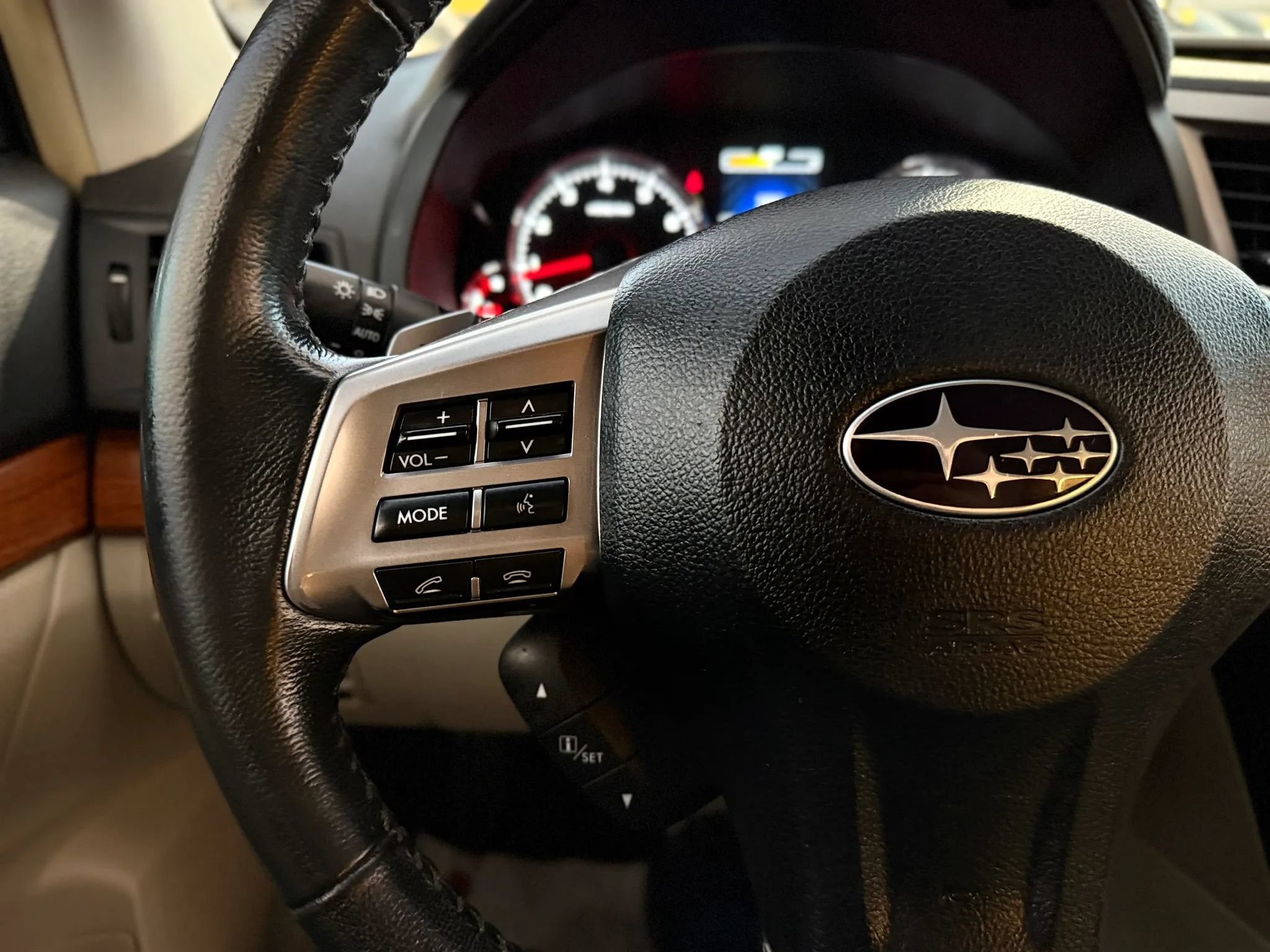 Used 2013 Subaru Outback 3.6R Limited w/ Moonroof Pkg AWD/4WD image 26