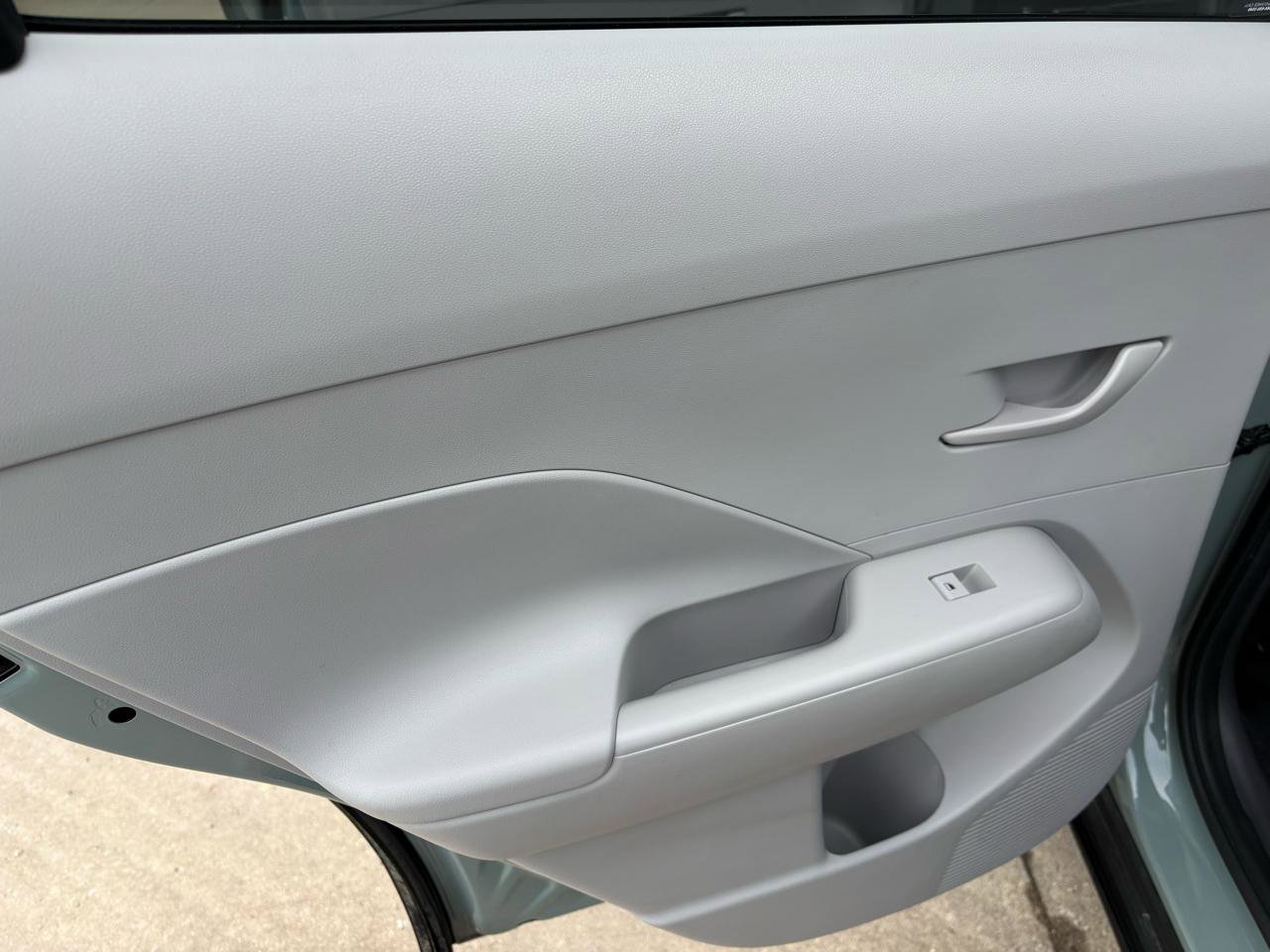 Used 2024 Hyundai Kona SEL image 33