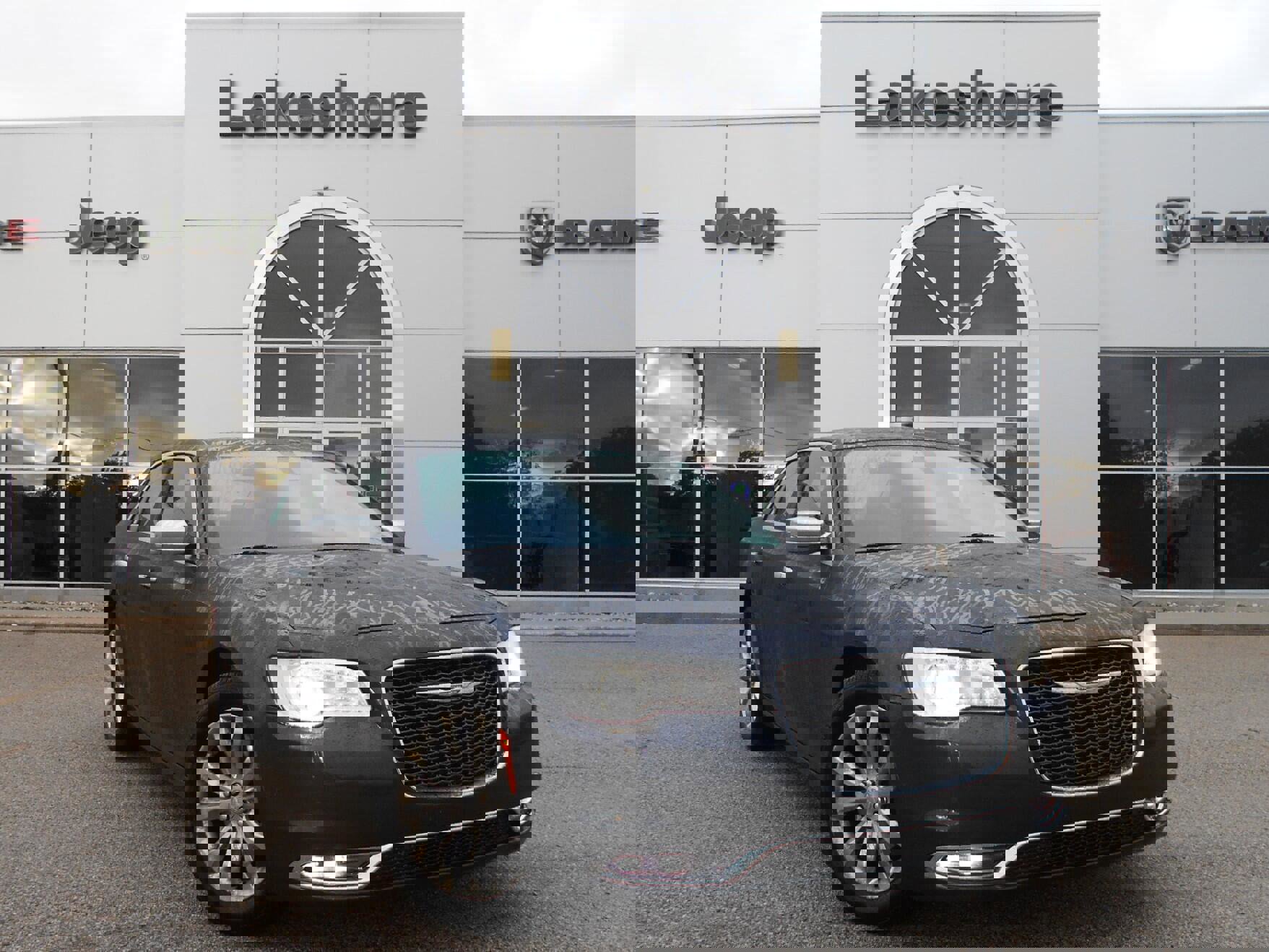 Used 2015 Chrysler 300 C w/ Light Group image 3