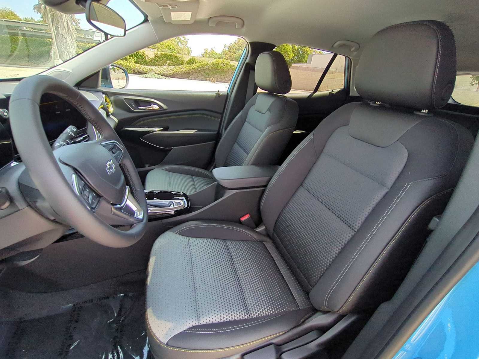 New 2026 Chevrolet Trax LT w/ Midnight Edition FWD image 22