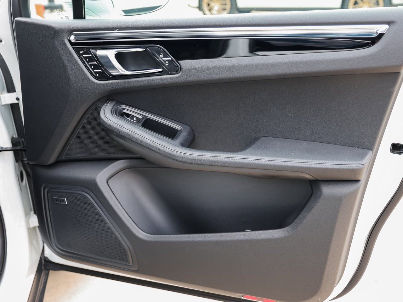 Certified 2025 Porsche Macan image 26