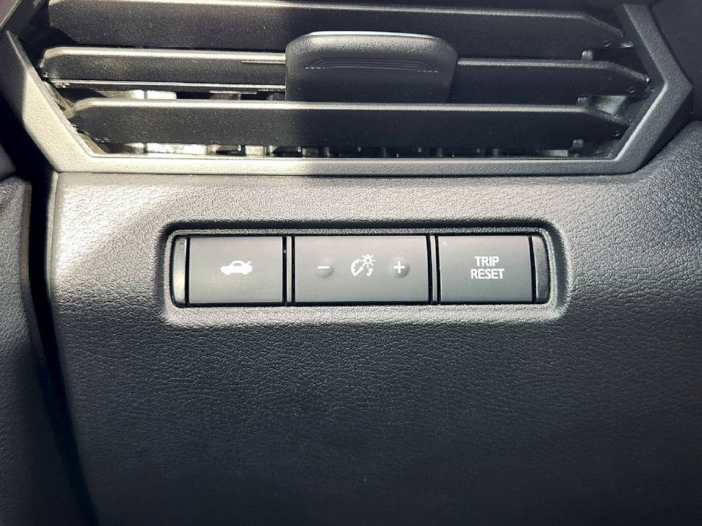 Used 2025 Nissan Altima 2.5 SV FWD image 22