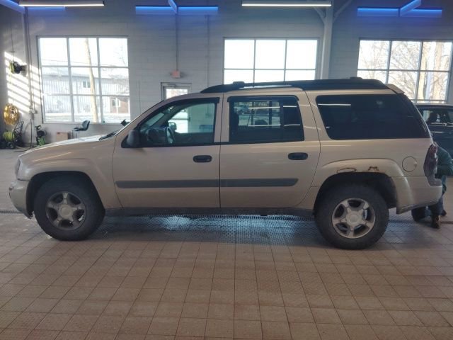 Used 2005 Chevrolet TrailBlazer EXT LT w/ LS Preferred Equipment Group image 2