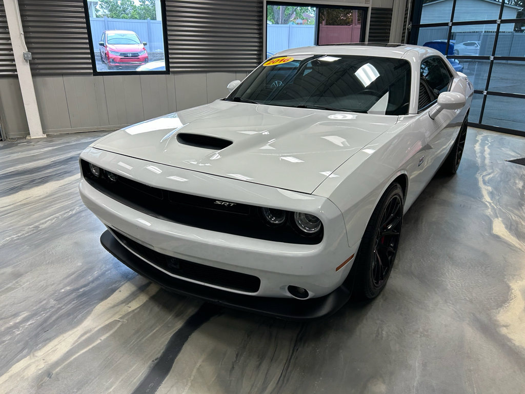 Used 2016 Dodge Challenger SRT w/ Technology Group RWD image 2