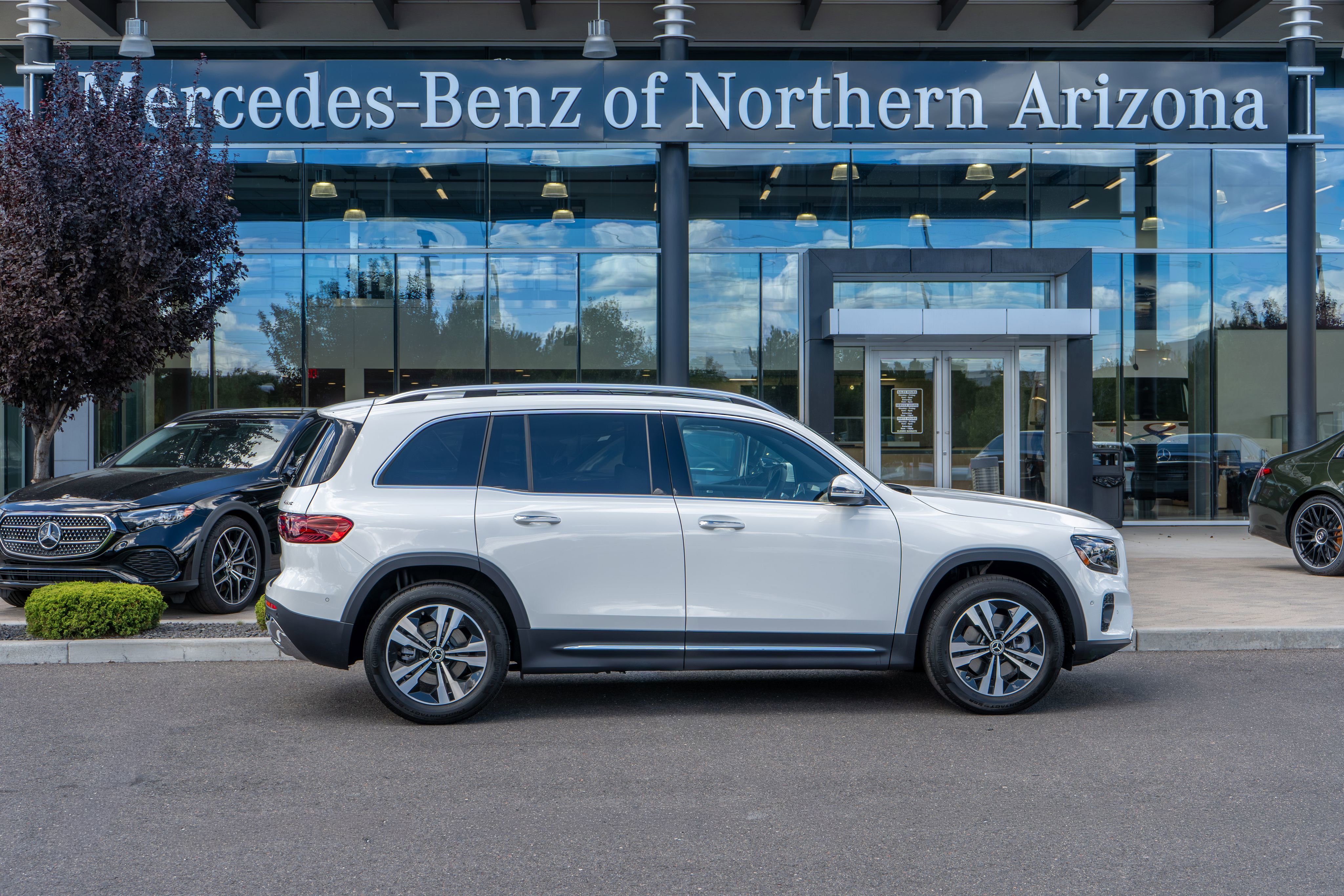 Certified 2026 Mercedes-Benz GLB 250 4MATIC image 1