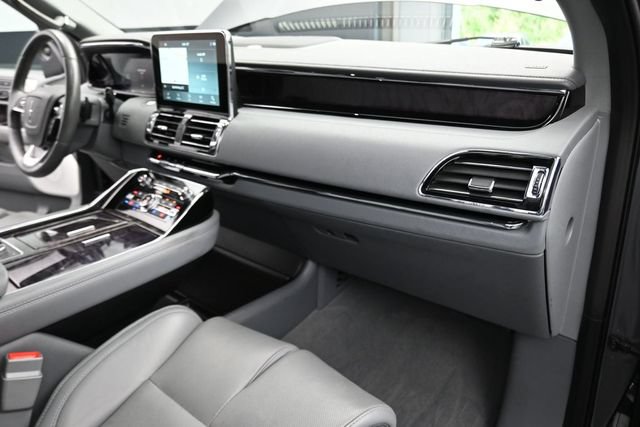 Used 2021 Lincoln Navigator Reserve w/ Luxury Package RWD image 22
