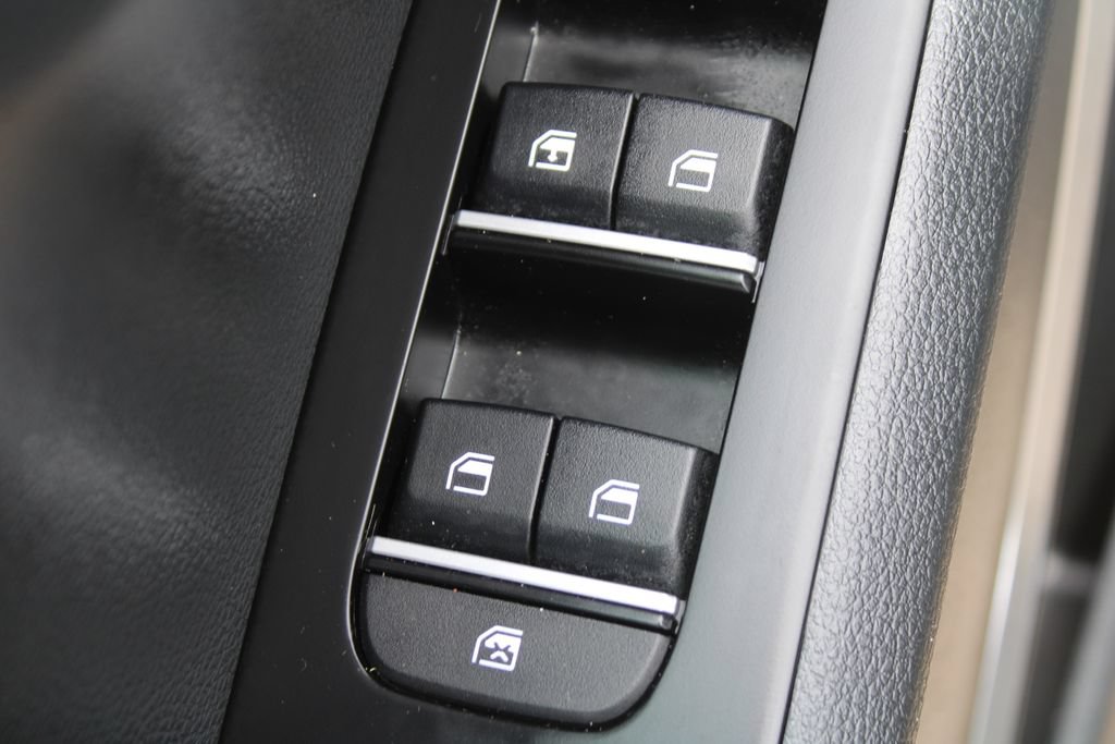 Certified 2025 Kia Soul LX FWD image 19