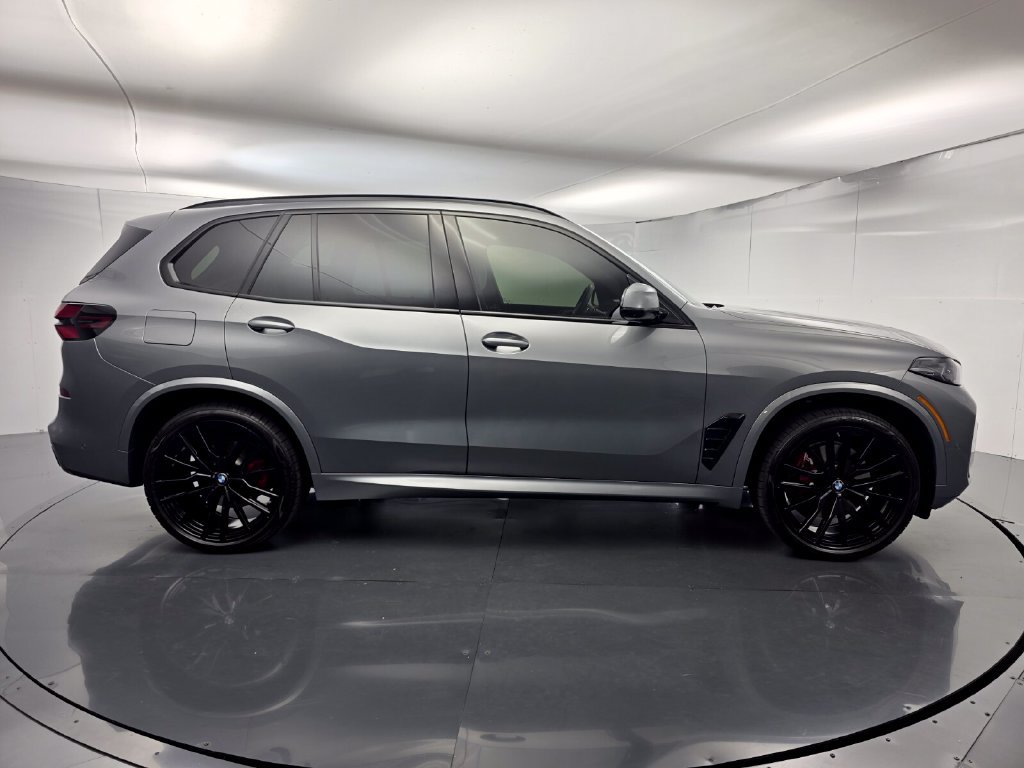 Used 2026 BMW X5 xDrive40i w/ M Sport Package AWD/4WD image 3
