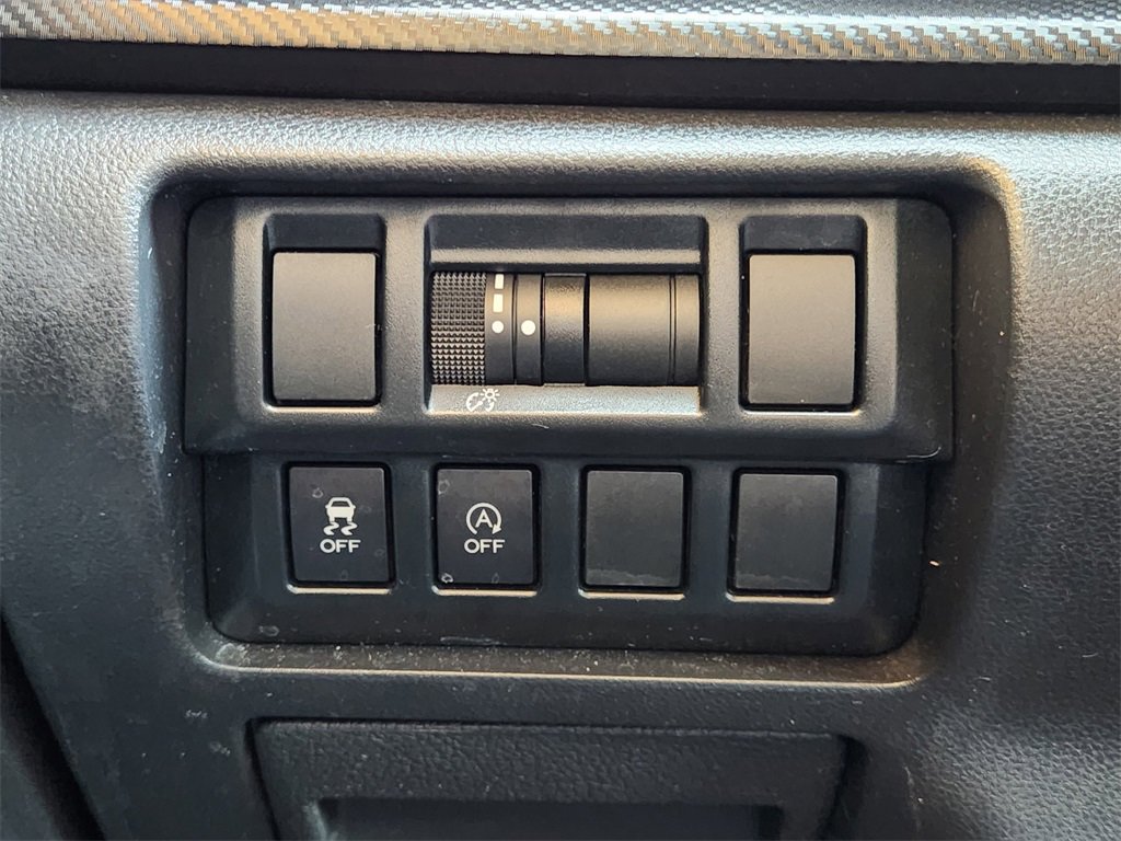 Certified 2020 Subaru Crosstrek 2.0i image 17